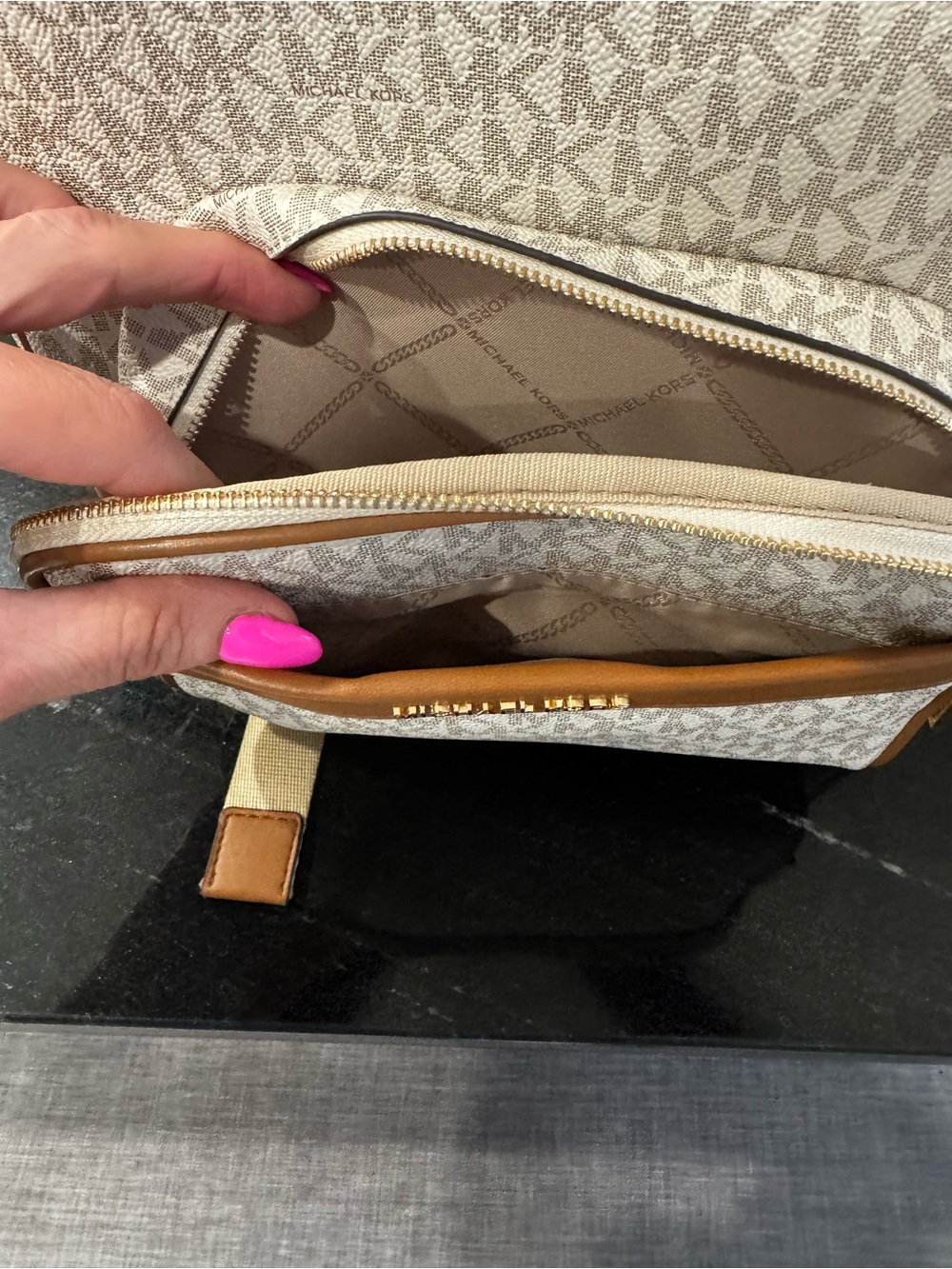 Michael Kors Bex Signature Backpack with matching JetSet Wallet -Vanilla/Acorn - Picture 4 of 6